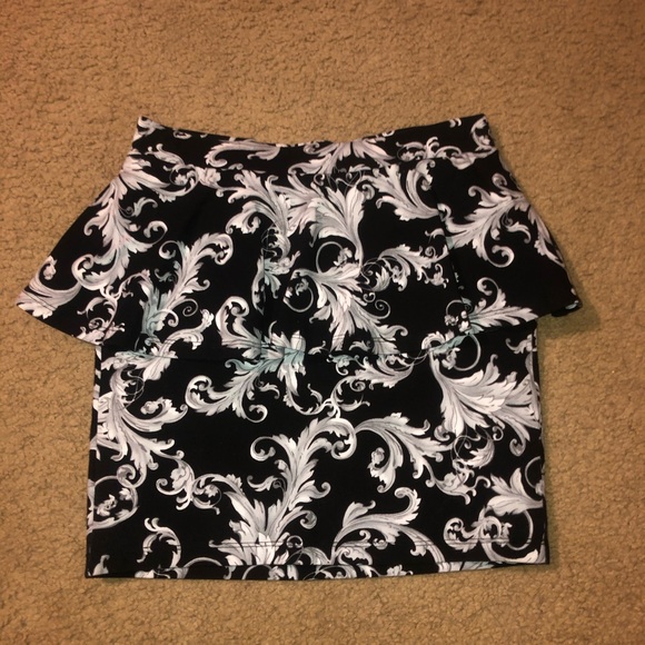 Forever 21 Mini Skirt - Great Condition! - Picture 3 of 4